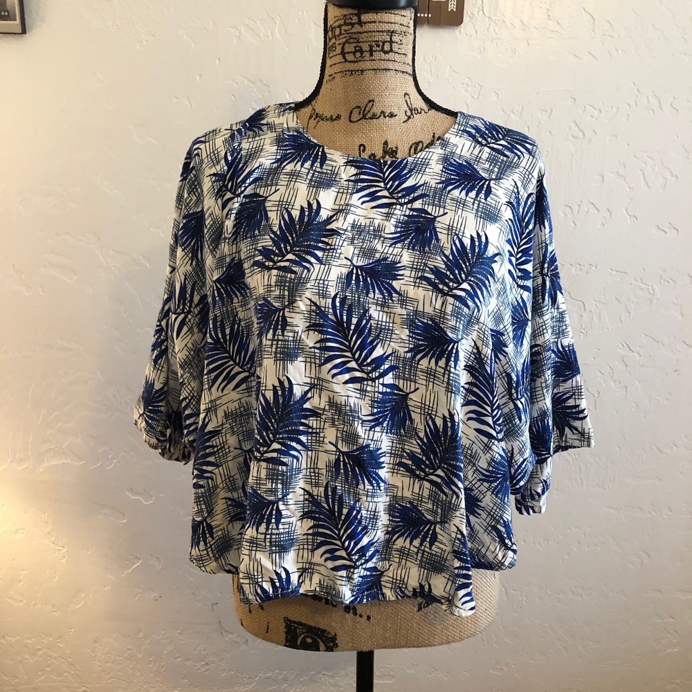 Makai Beach Hawaii blouse, size S/M